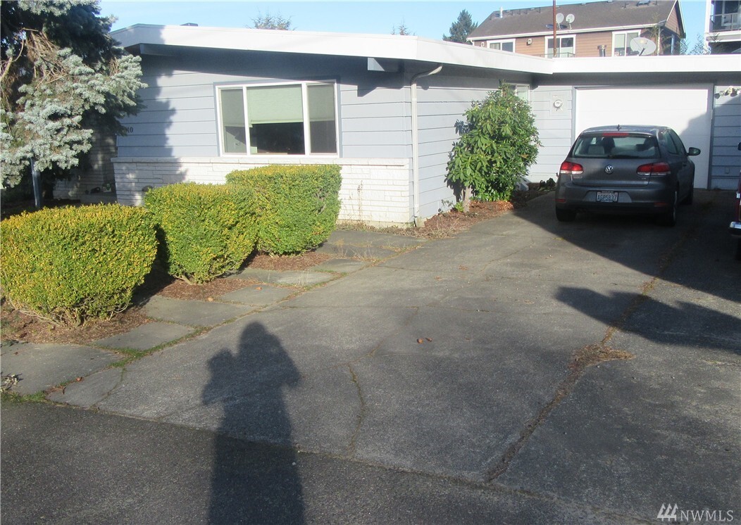 Property Photo: 1010 N 33rd St WA 98056