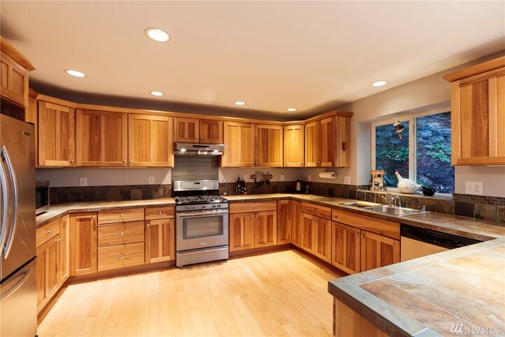 Property Photo:  20 Shetland Ct  WA 98229 