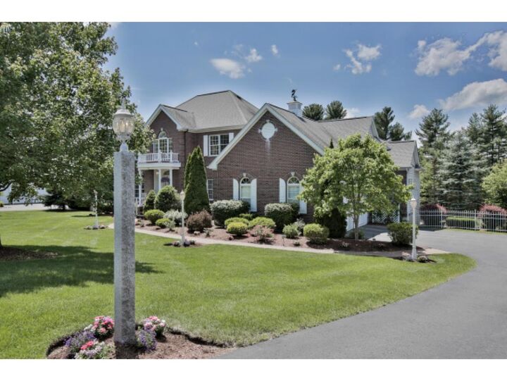 Property Photo:  46 Tanglewood Drive  NH 03062 