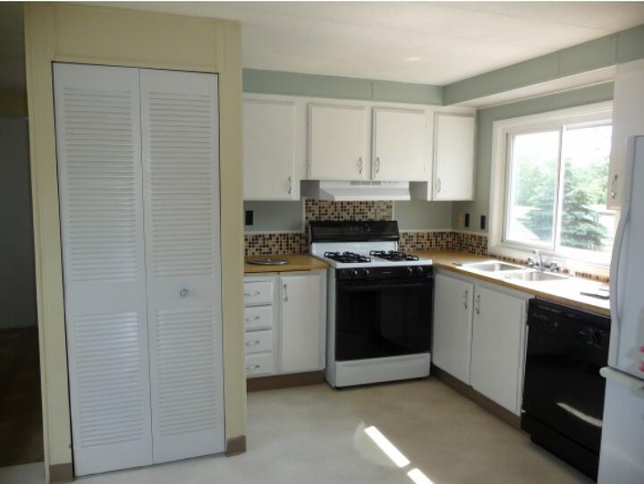 Property Photo:  290 Calef Highway Unit D24  NH 03042 