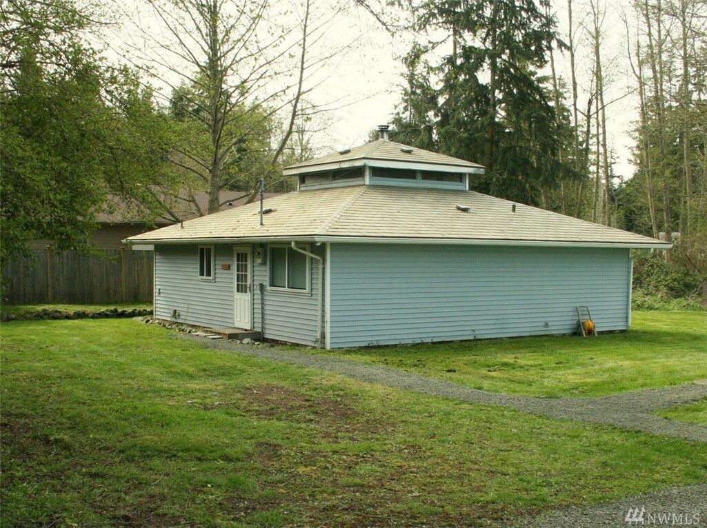 Property Photo:  1990 Donna Dr  WA 98239 