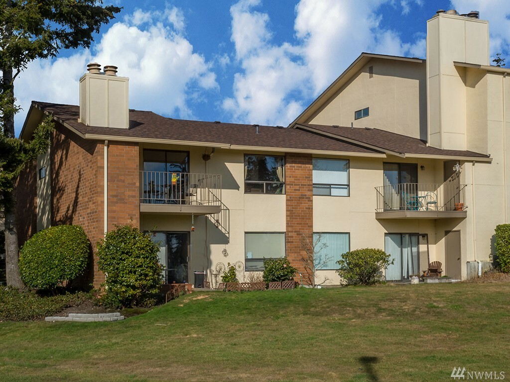 Property Photo: 23301 Lakeview Dr A201 WA 98043