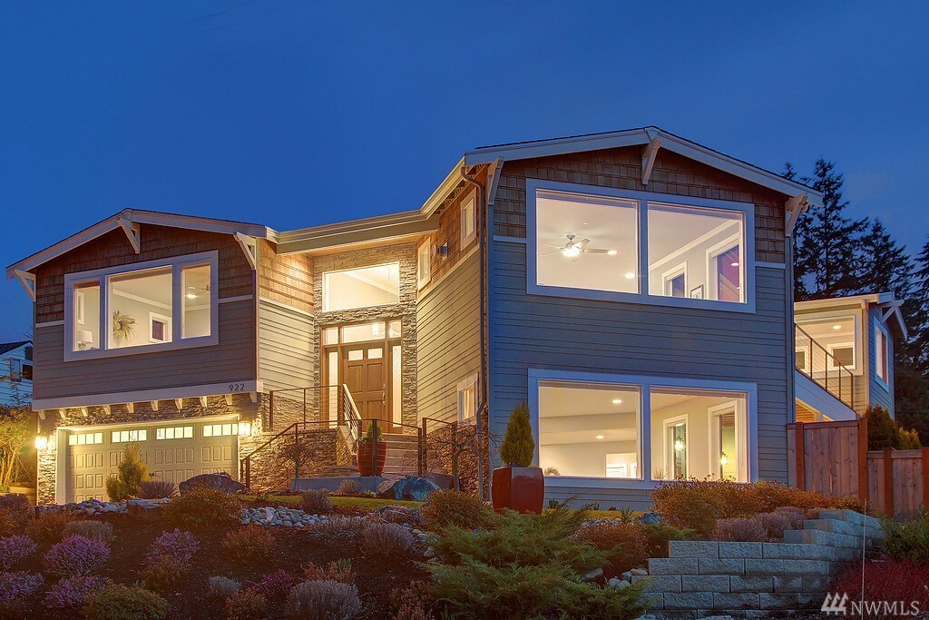 Property Photo: 922 Cedar St WA 98020