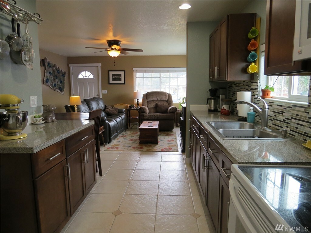 Property Photo:  1720 Stevens St  WA 98584 