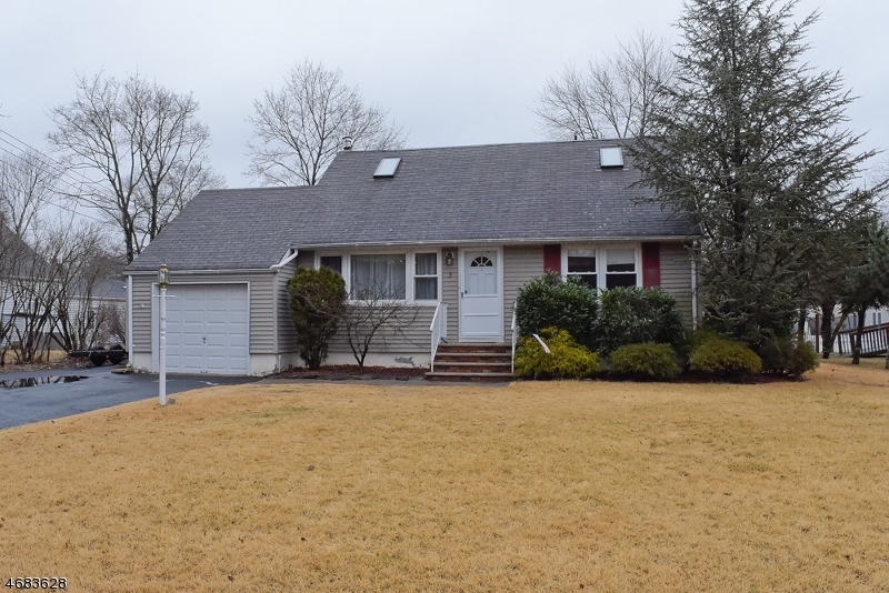 Property Photo:  3 Mulberry Ln  NJ 07834 