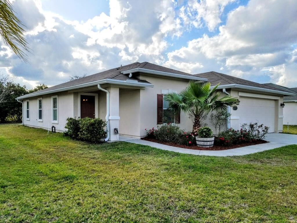 Property Photo:  432 Bostwick Circle  FL 32092 