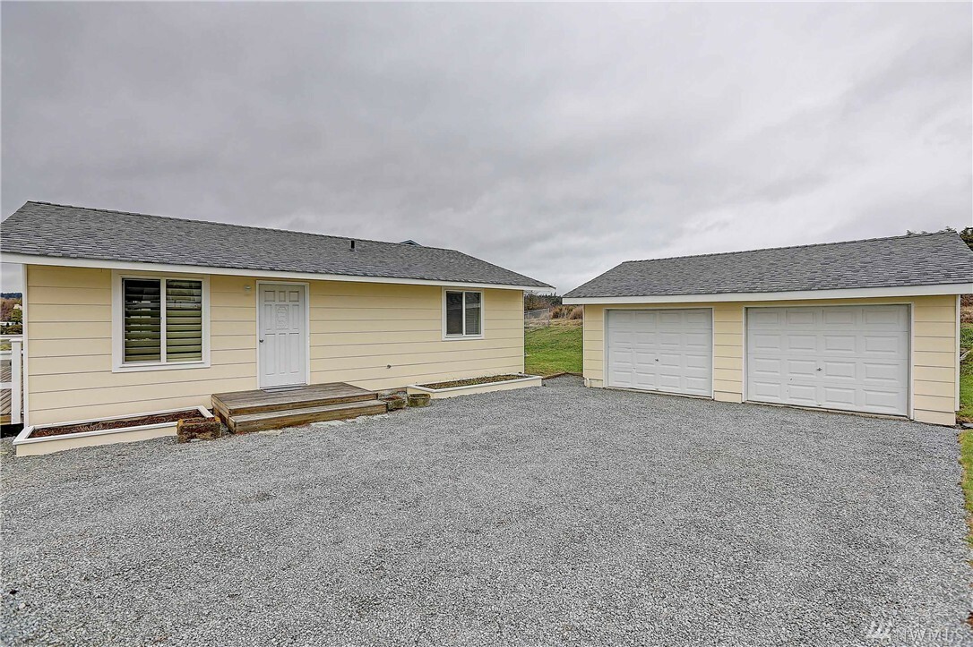 Property Photo: 877 Livingston Bay Shore Dr WA 98282