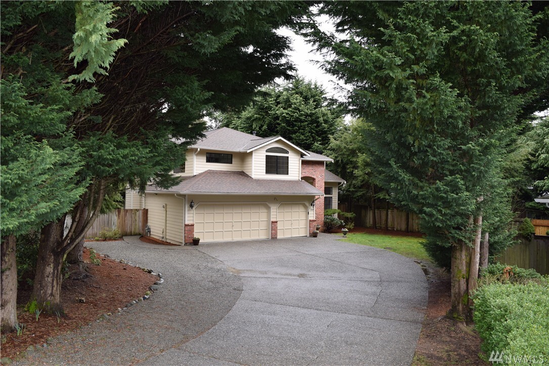 Property Photo:  12203 SE 179th Place  WA 98058 