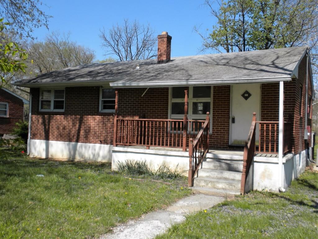 Property Photo: 1915 Meadowbrook Rd NW VA 24017