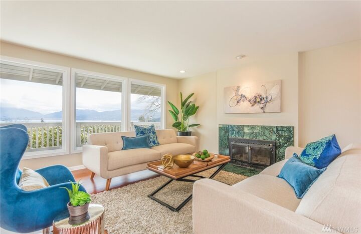 Property Photo:  460 173rd Place NE  WA 98008 