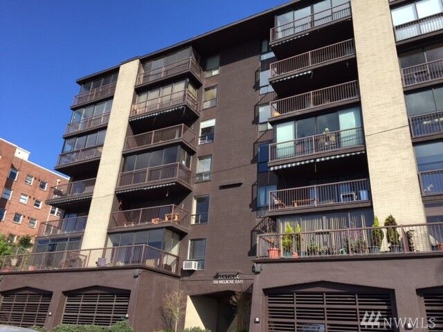 Property Photo: 320 Melrose Ave E 302 WA 98102