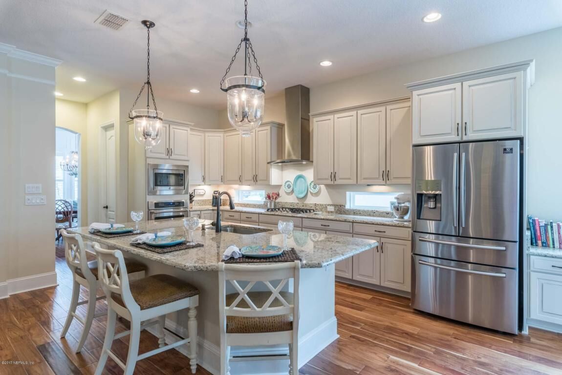 Property Photo: 3725 Burnt Pine Drive FL 32224