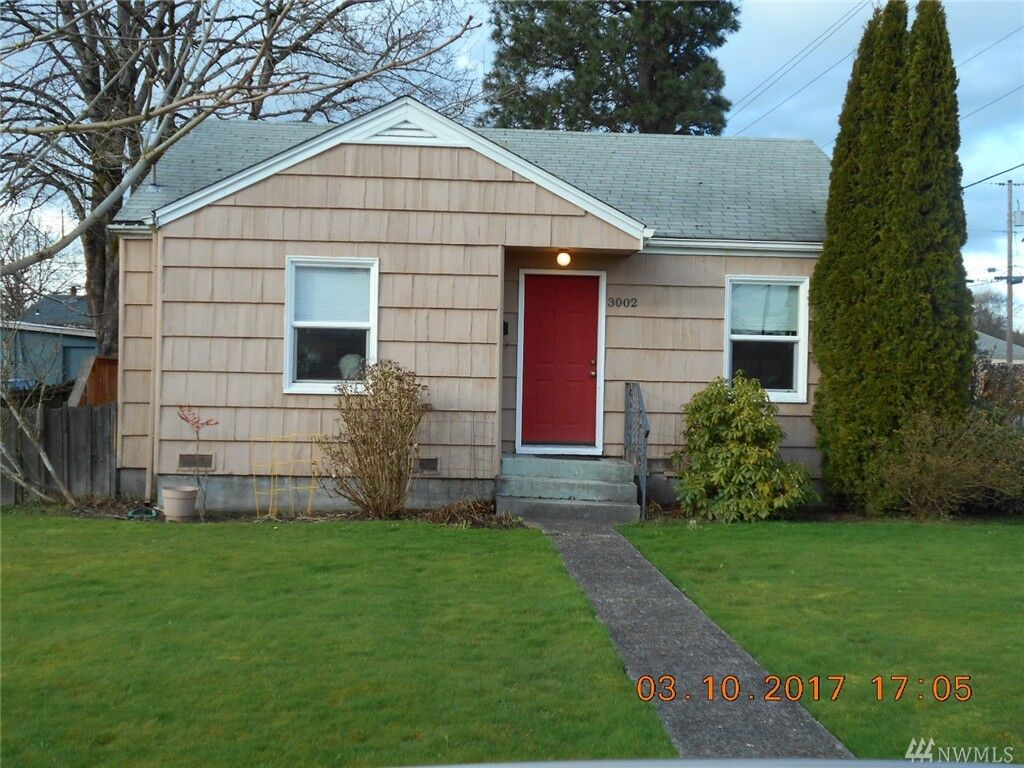 Property Photo: 3002 Fir St WA 98632