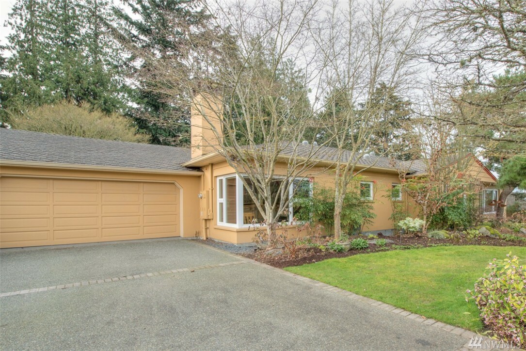 Property Photo:  3919 W Barrett St  WA 98199 