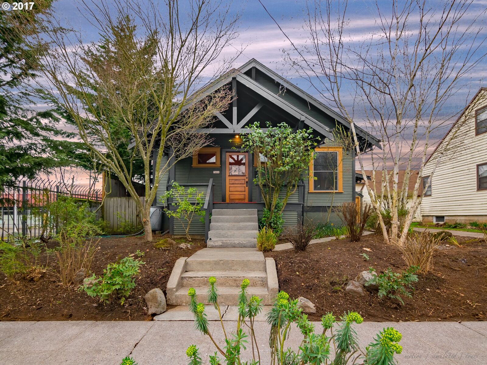 Property Photo:  7466 N Burr Ave  OR 97203 