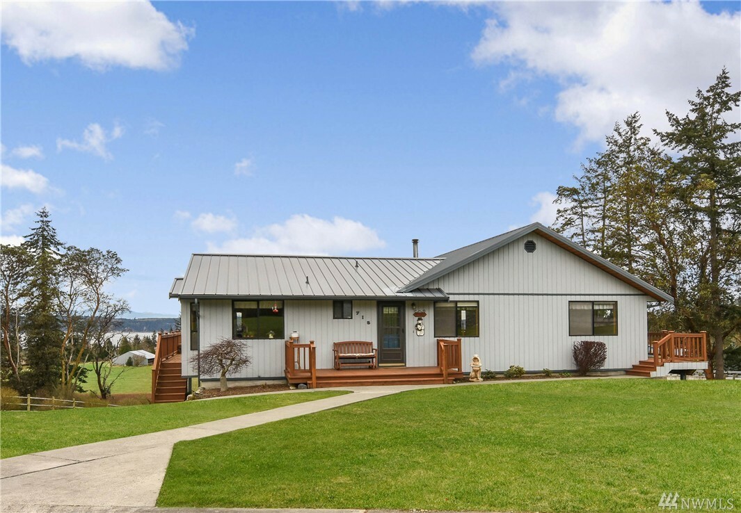 Property Photo:  715 W Camano Hill Rd  WA 98282 