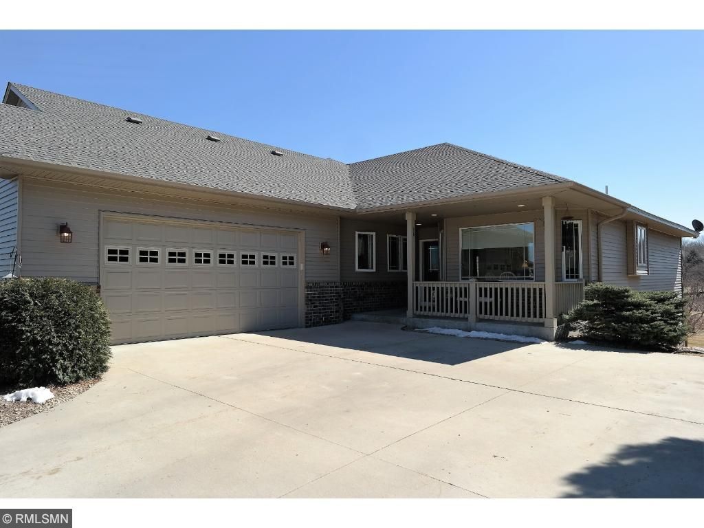 Property Photo:  506 Independence Street NE  MN 56071 