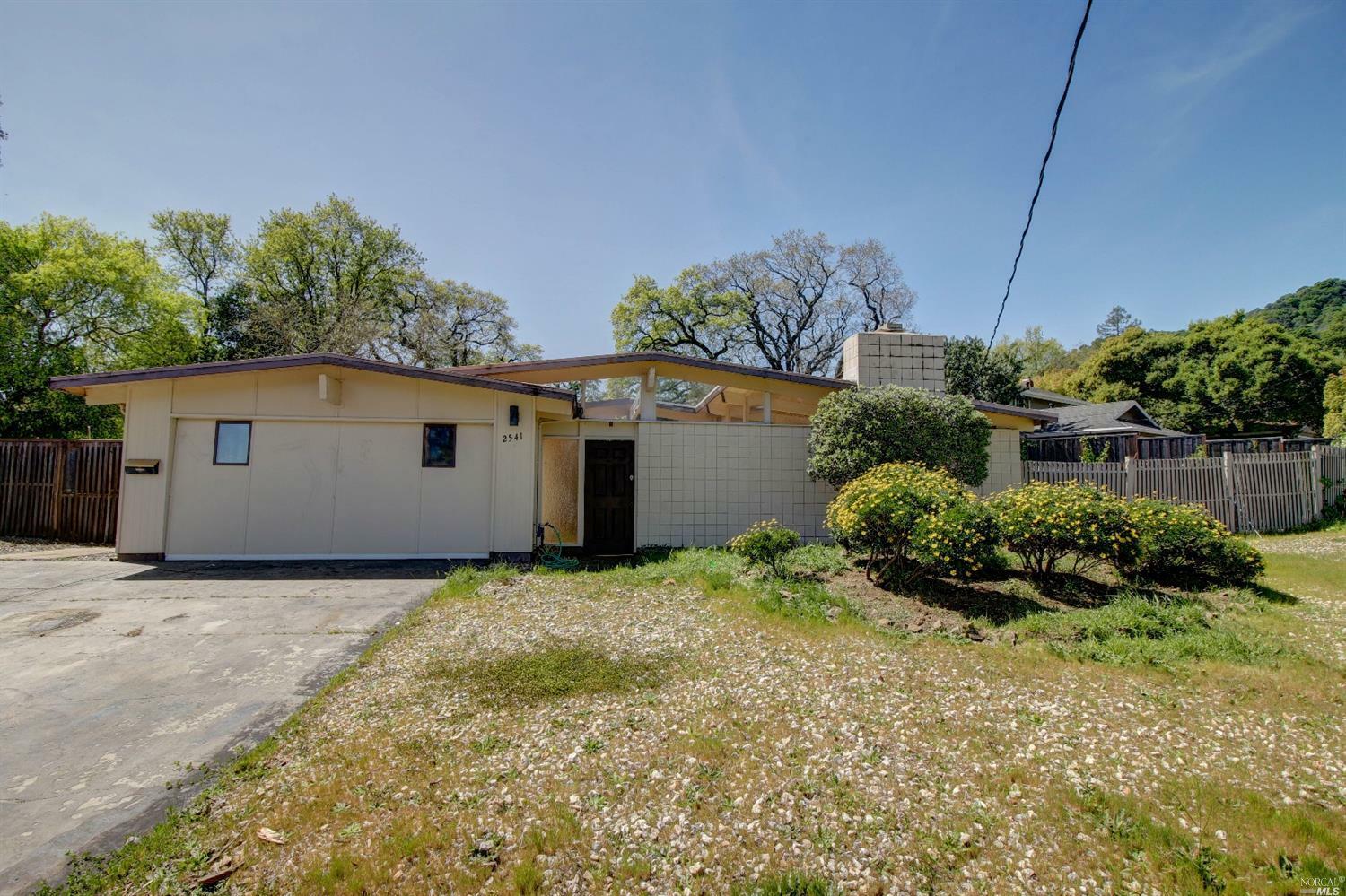 Property Photo:  2541 Las Gallinas Avenue  CA 94903 