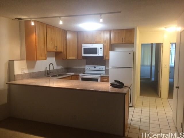 425 Ena Road 306C  Honolulu HI 96815 photo
