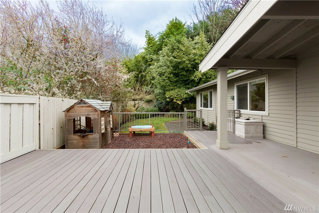Property Photo: 3706 80th Ave SE WA 98040