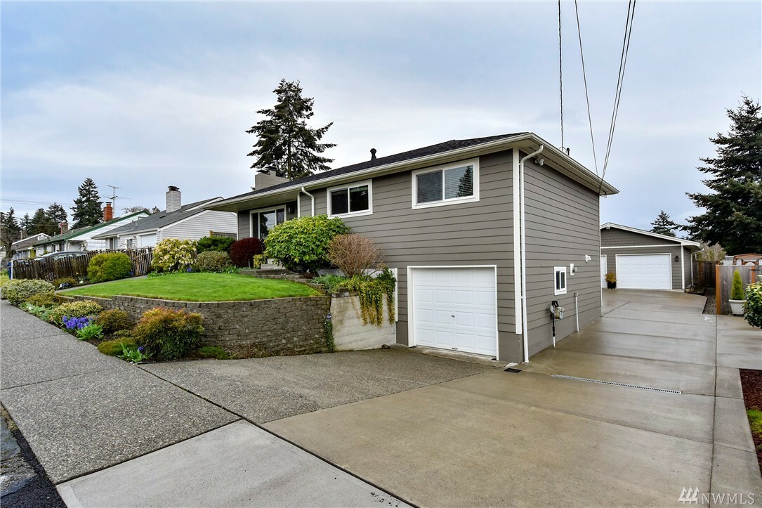 Property Photo:  13628 3rd Ave S  WA 98168 