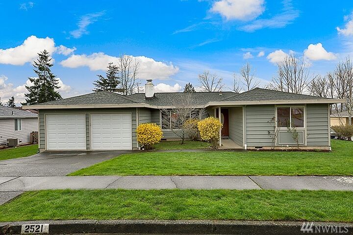 Property Photo:  2521 Smithers Ave S  WA 98055 