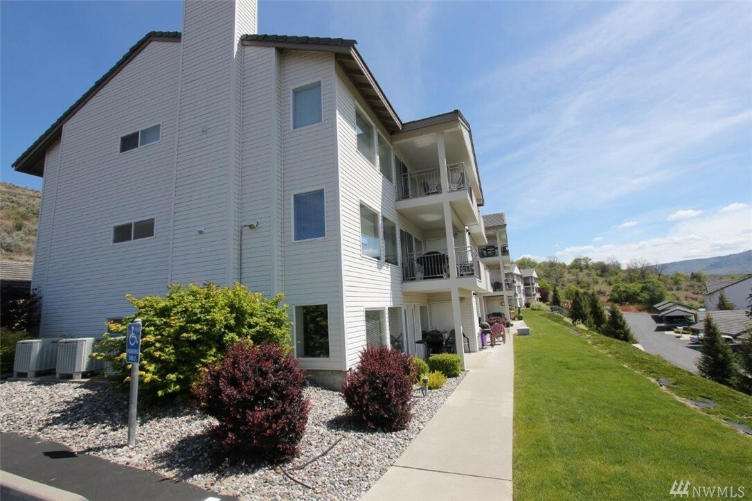 Property Photo:  808 W Manson Hwy D103  WA 98816 