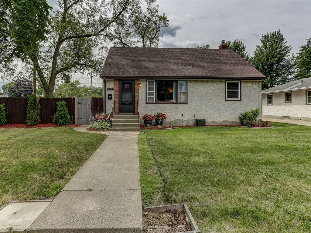 Property Photo: 203 Macarthur Street W MN 55075