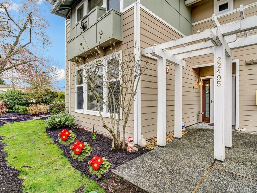 Property Photo:  22495 SE 37th Terr (1391  WA 98029 