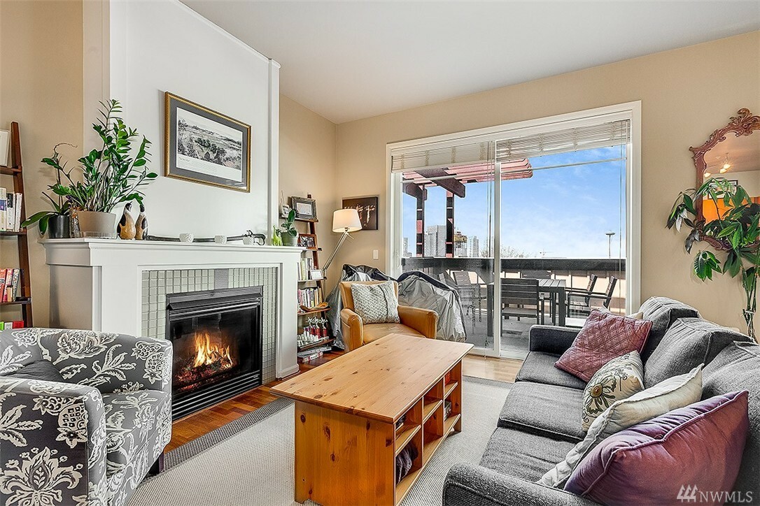 Property Photo: 124 Bellevue E 703 WA 98102