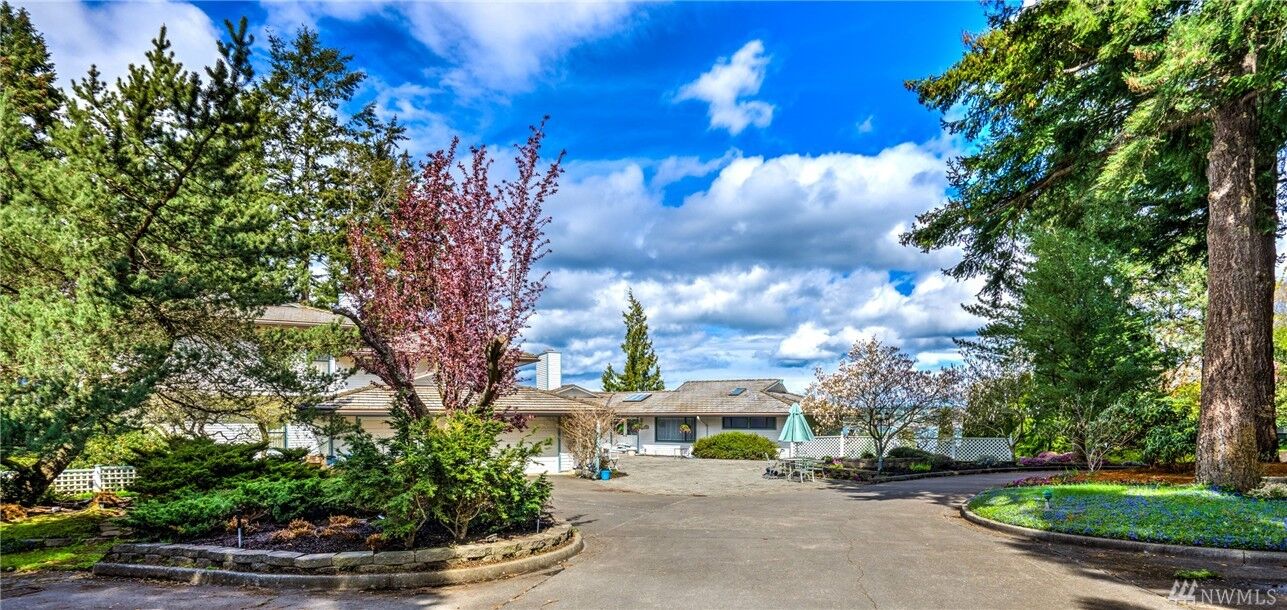 Property Photo:  2804 Oakes Ave  WA 98221 