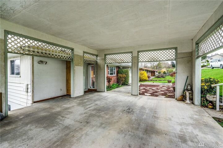 Property Photo: 620 37th St WA 98221