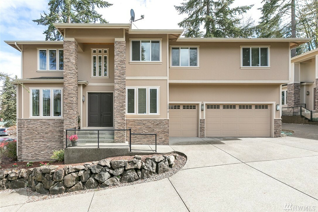 Property Photo:  15019 SE 44th St  WA 98006 