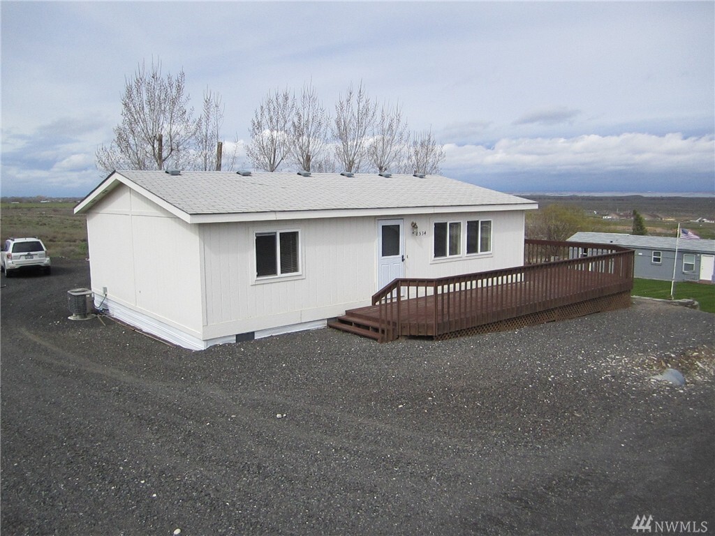Property Photo: 8534 Nob Hill St SE WA 99344