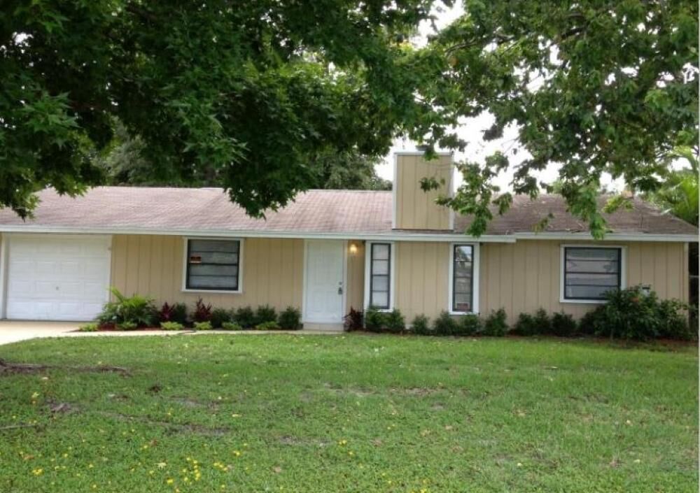Property Photo: 366 NW Byron Street FL 34953
