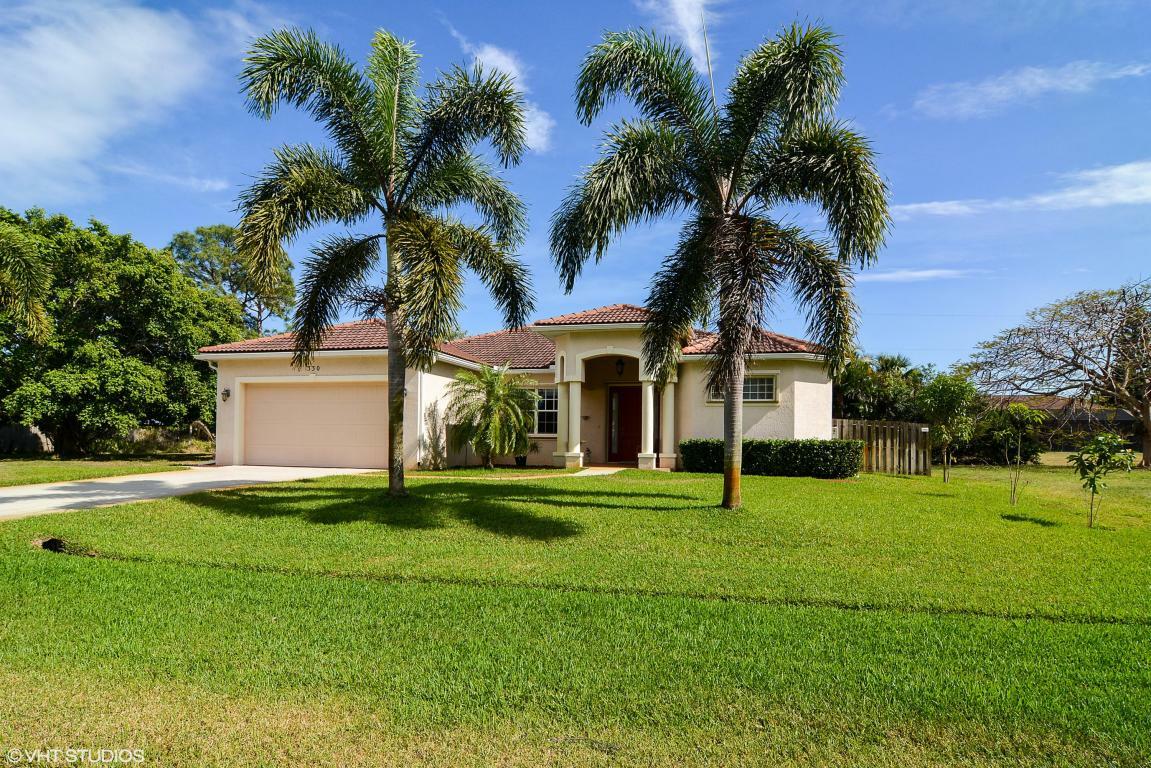 Property Photo:  330 SE Walsh Terrace  FL 34983 