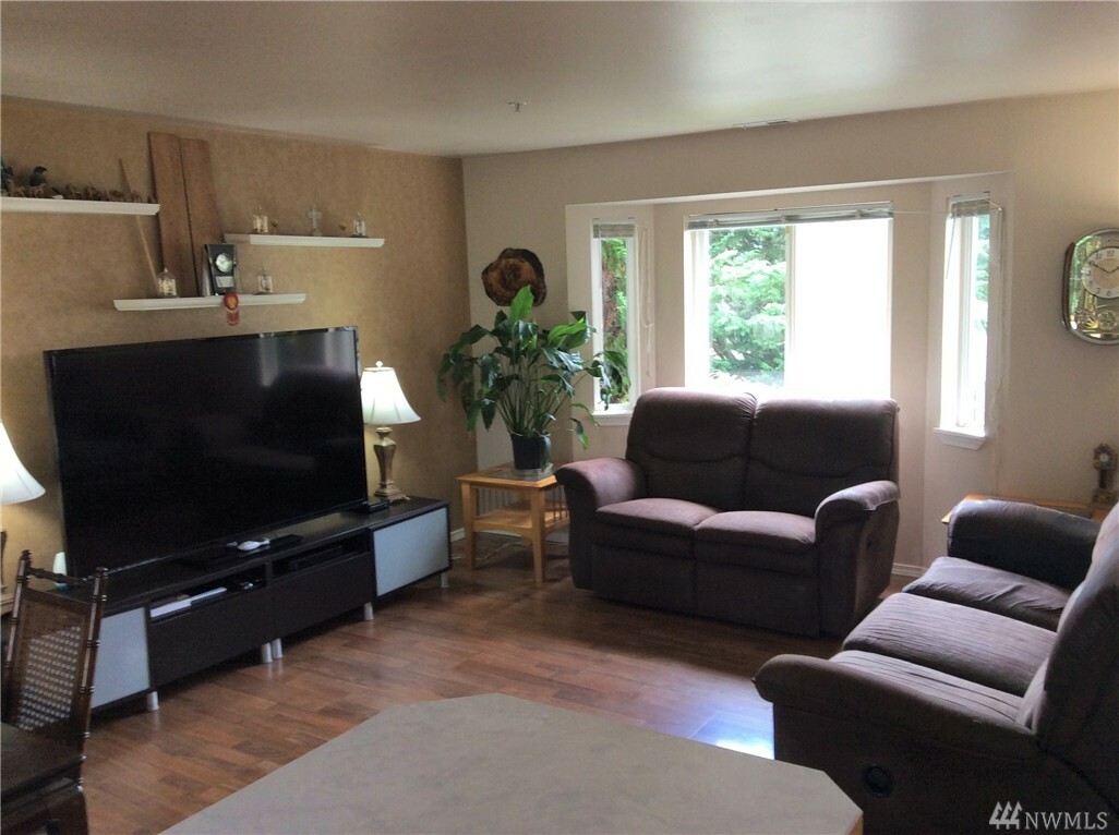 Property Photo: 26618 214th Ave SE WA 98038