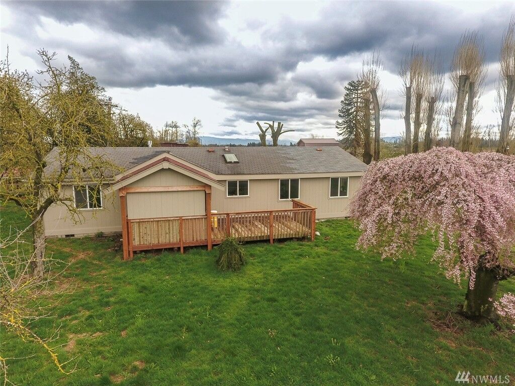 Property Photo:  8240 N Enterprise Rd  WA 98240 