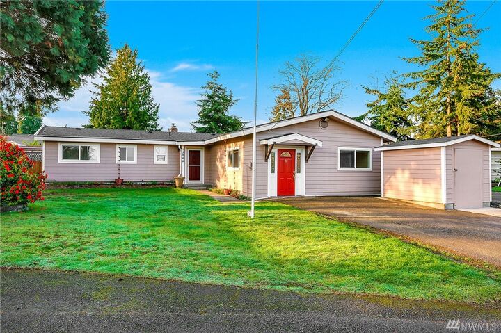 Property Photo:  15844 14th Ave SW  WA 98166 