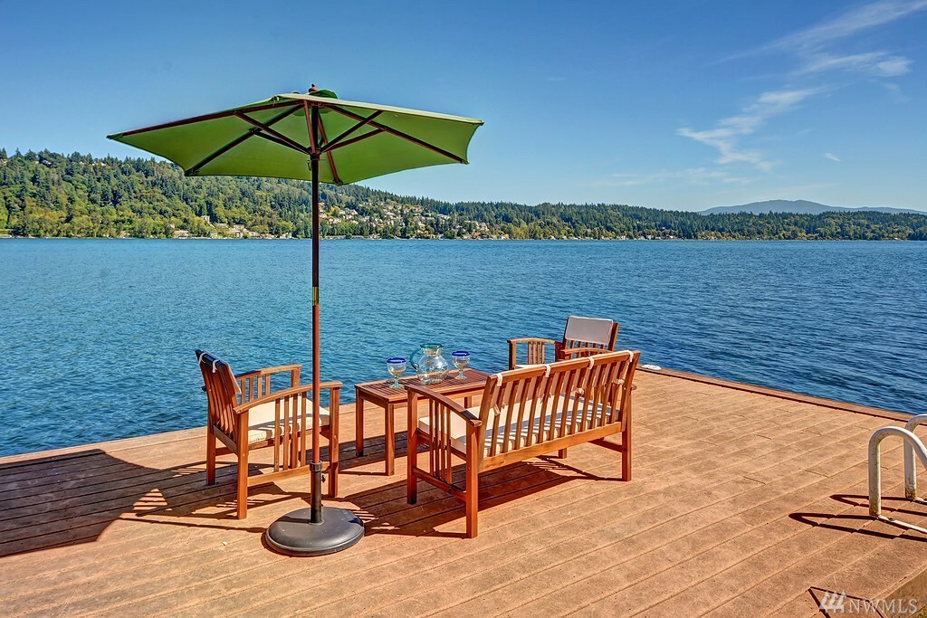 Property Photo:  2400 W Lake Sammamish Pkwy NE  WA 98052 