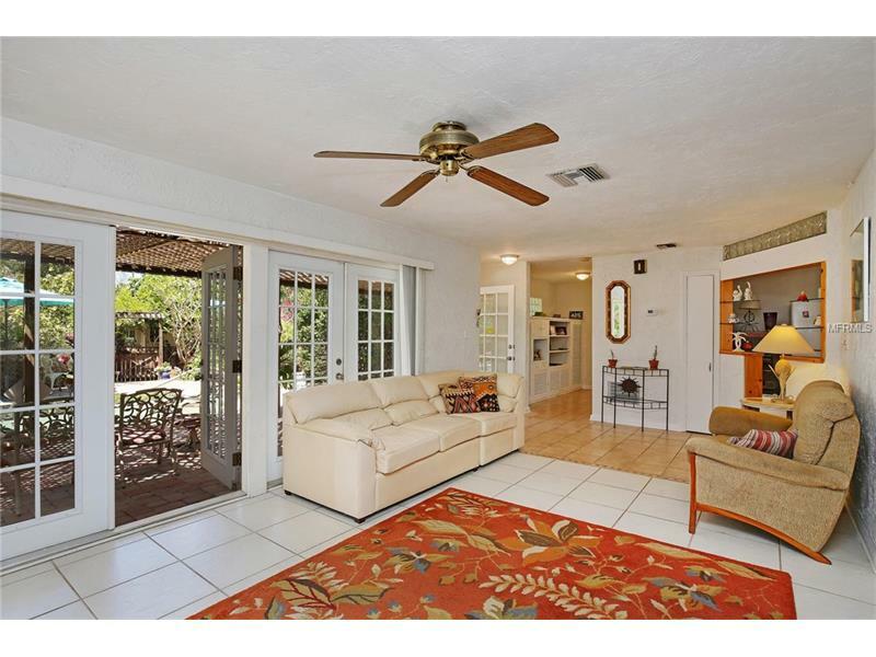 Property Photo:  425 Edwards Drive  FL 34243 