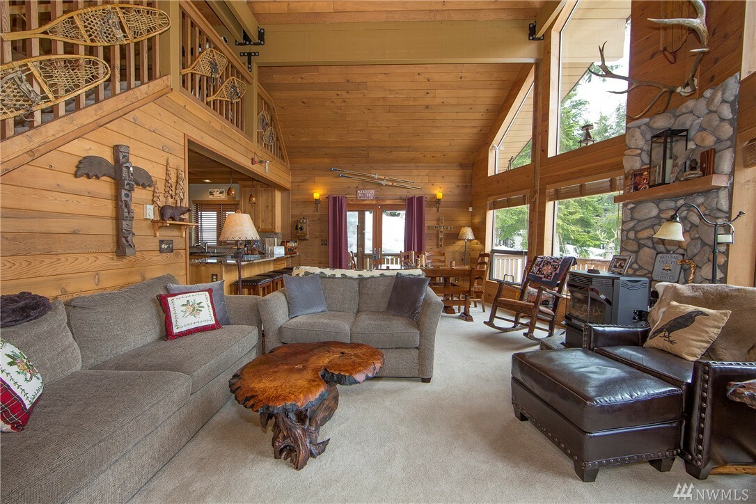 Property Photo:  310 Snoqualmie Dr  WA 98068 