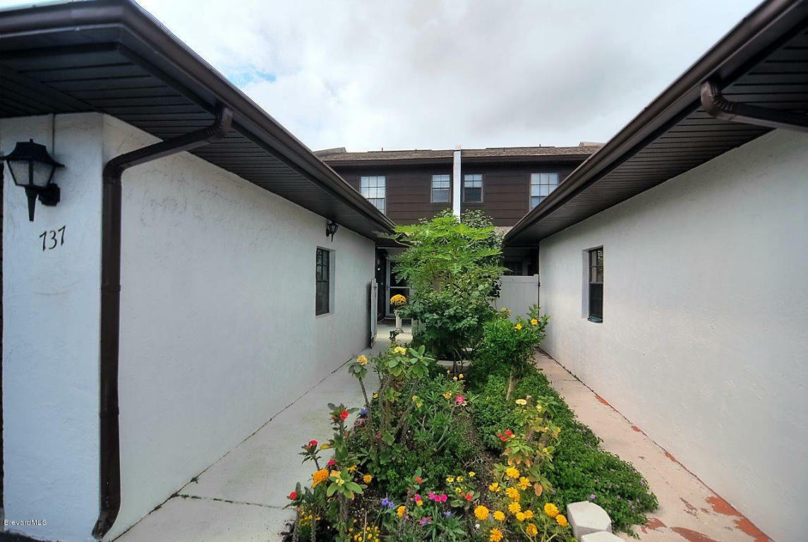 Property Photo: 737 Palm Springs Circle FL 32937