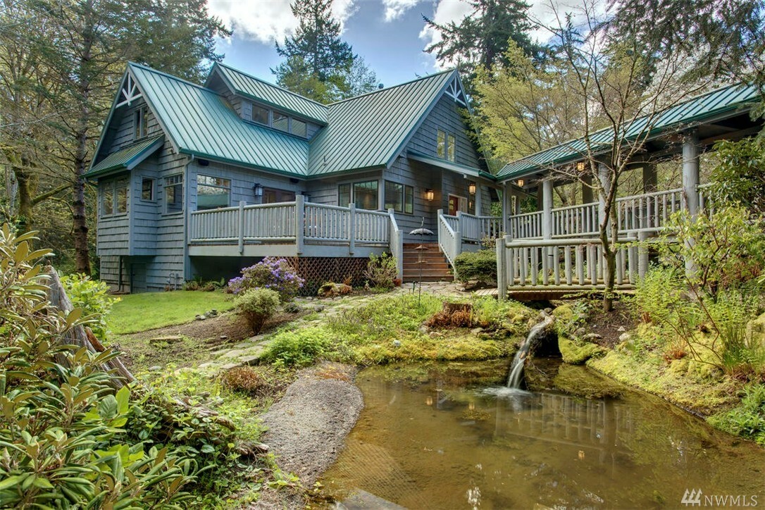 Property Photo:  8020 Hansen Rd NE  WA 98110 