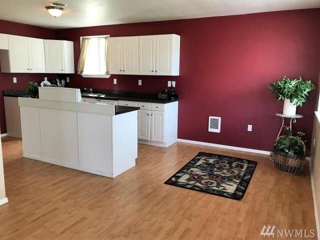 Property Photo:  801 Highland Dr  WA 98801 