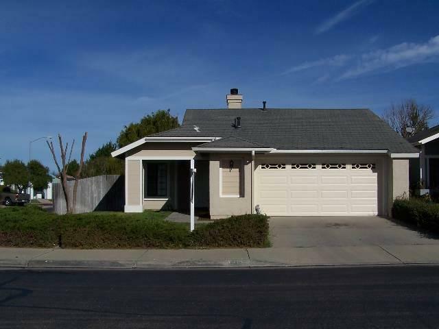 Property Photo:  913 Aster Lane  CA 93436 