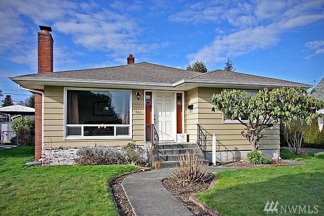 Property Photo: 1620 Lombard Ave WA 98201