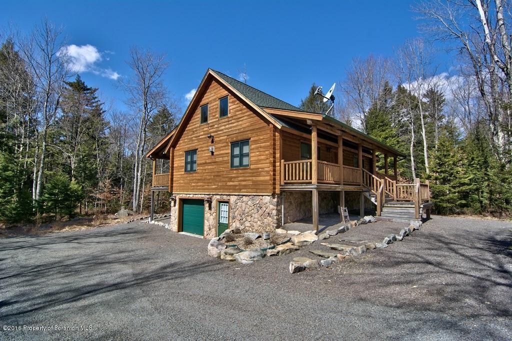 Property Photo: 53 Hemlock Court PA 18424
