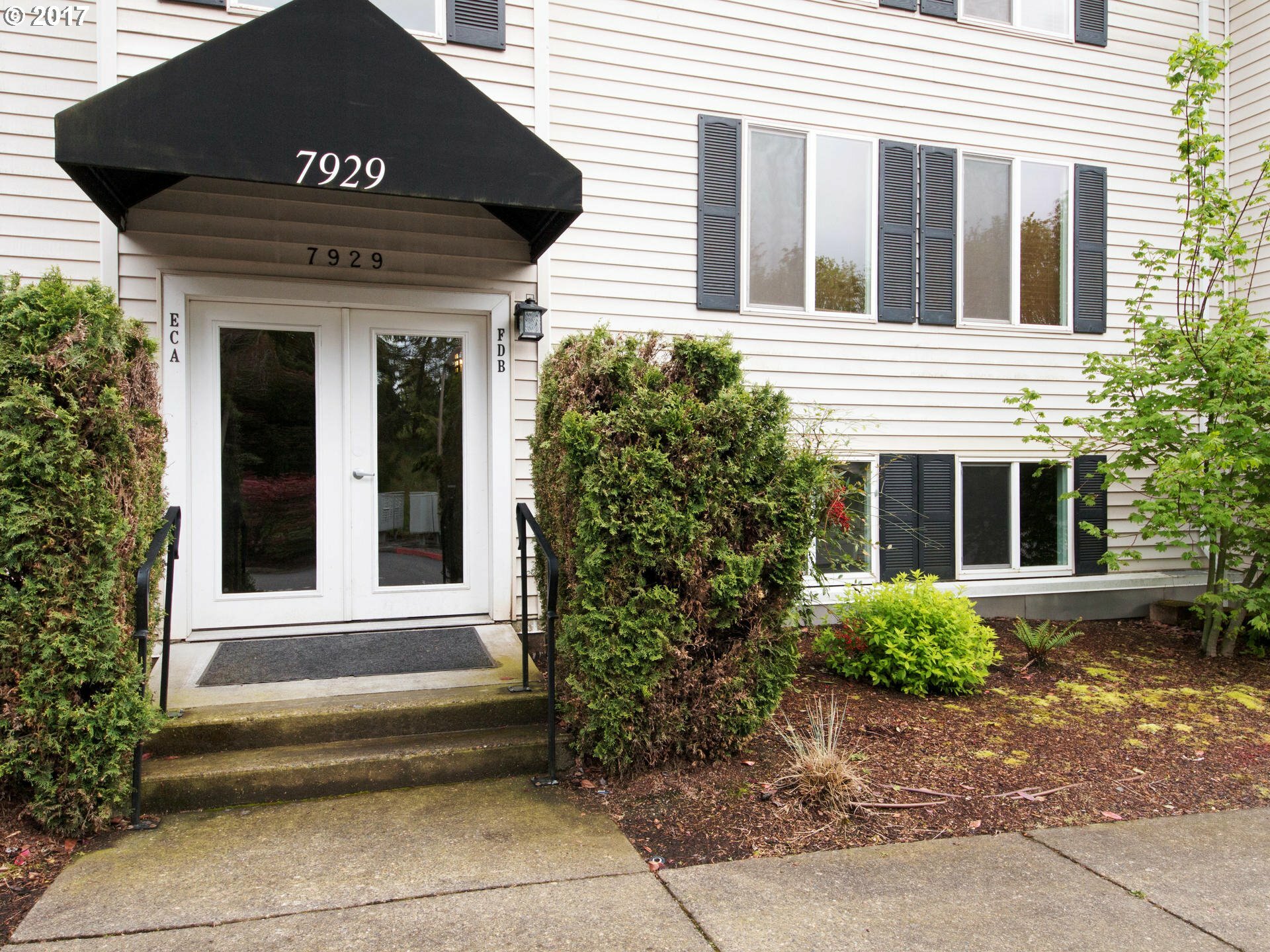 Property Photo:  7929 SW 40th Ave B  OR 97219 