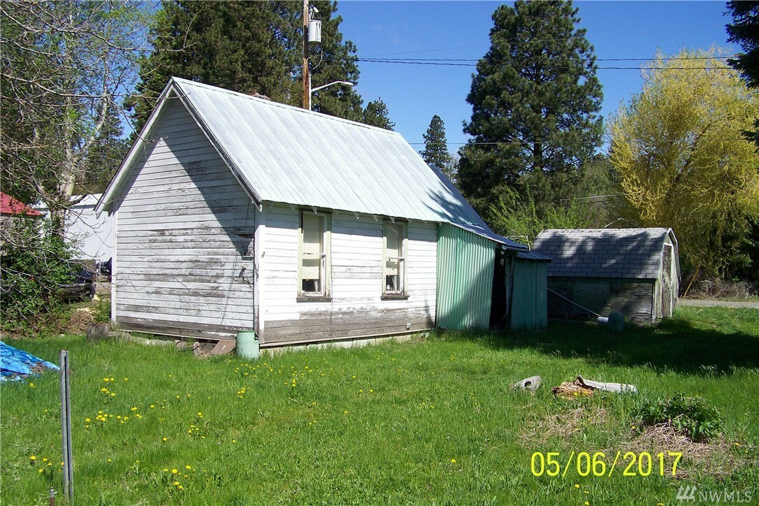 Property Photo:  406 W 1st St  WA 98922 